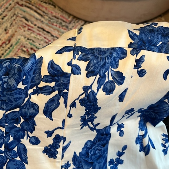 Summer dress! Size 14; below the knee length; Zips up back. Bought from Belks. - Picture 3 of 4